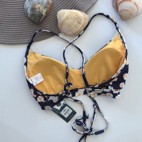 Eidon Surf | Madison D Cup Top - Picture 4 of 5